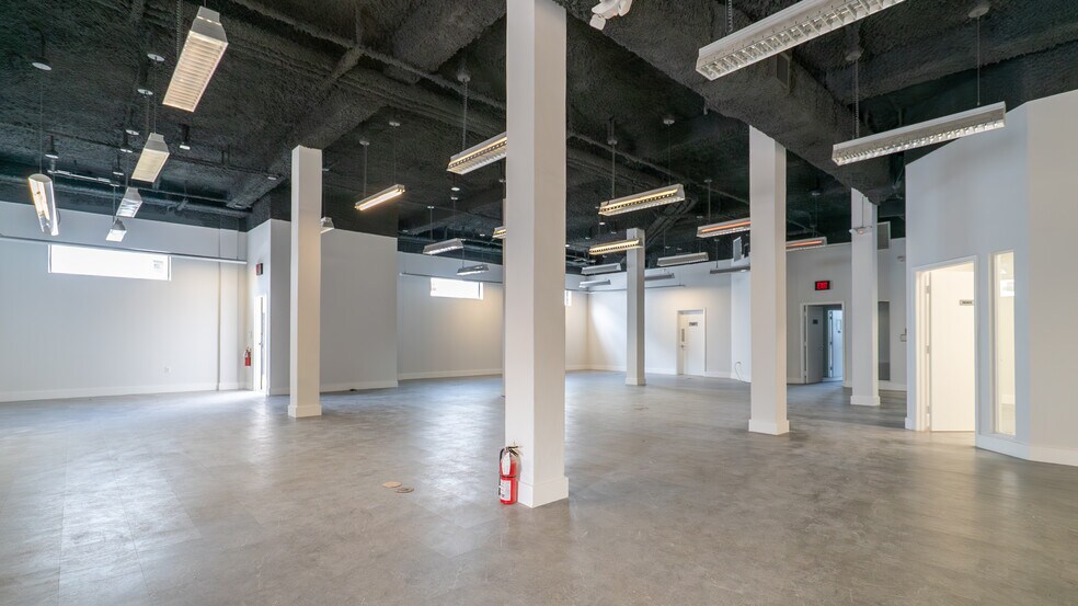 12250 NE 13th Ct, North Miami, FL à louer - Photo de l’immeuble – Image 2 sur 7