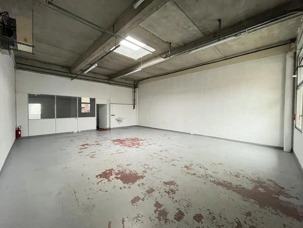 Industriel/Logistique dans La Verrière à louer Photo de l’immeuble– Image 1 sur 22