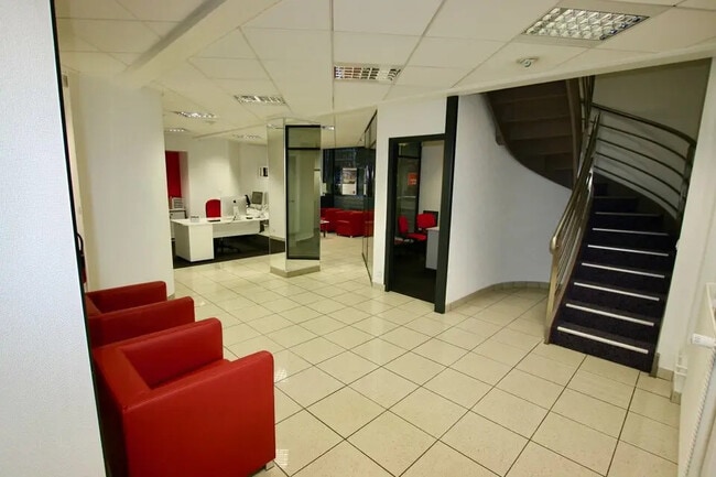 Plus de détails pour Bureau, Local commercial à louer