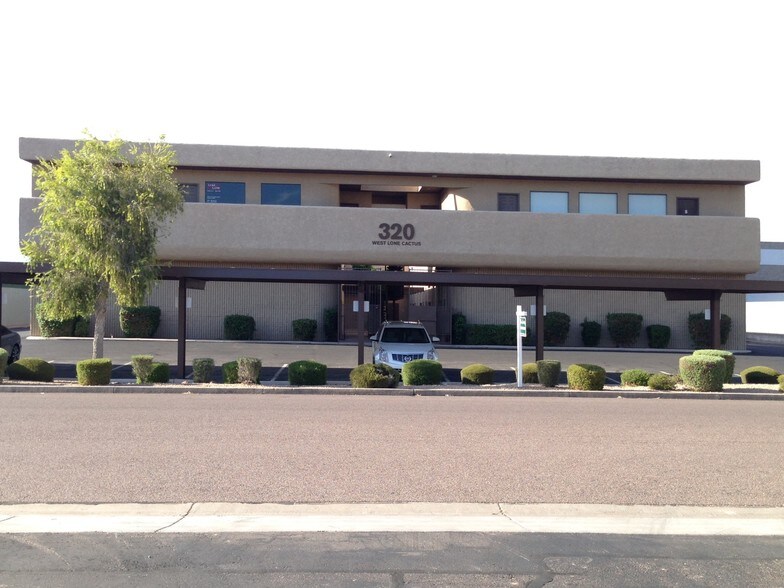 320 W Lone Cactus Dr, Phoenix, AZ à louer - Photo de l’immeuble – Image 1 sur 9