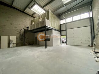 Plus de détails pour Local d'activités à louer