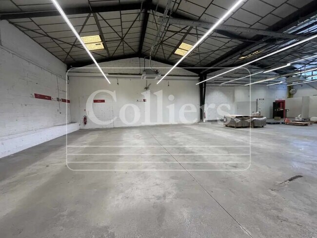 Plus de détails pour Local d'activités à louer