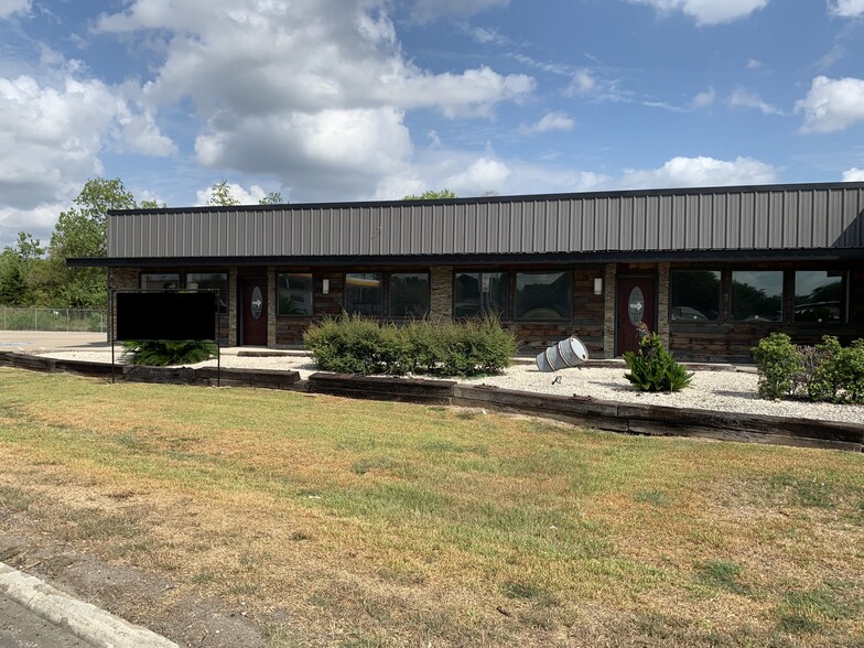 2420 Port Neches Ave, Port Neches, TX à louer - Photo de l’immeuble – Image 1 sur 1