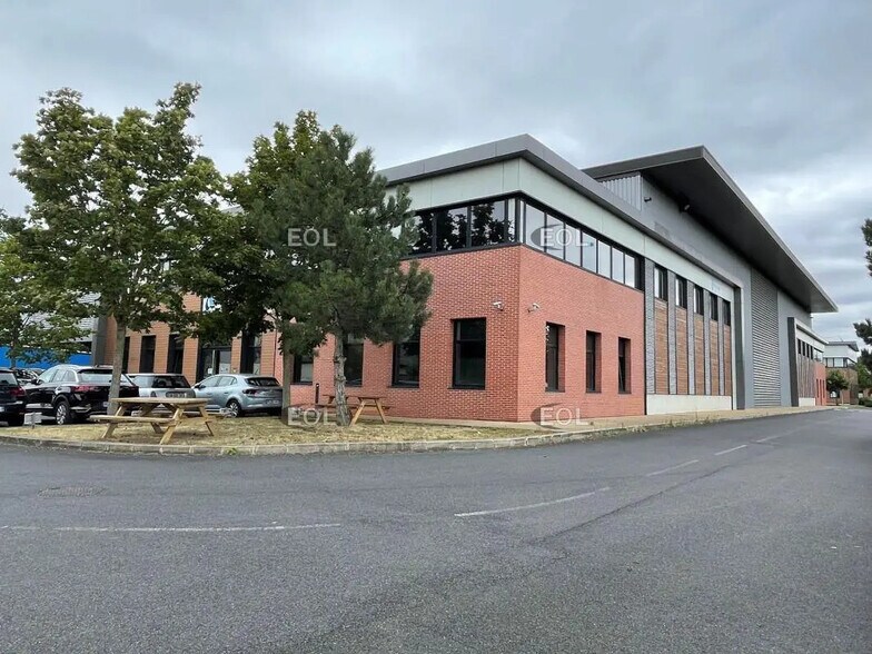 Local d’activités dans Villeneuve-la-Garenne à louer - Photo de l’immeuble – Image 1 sur 7