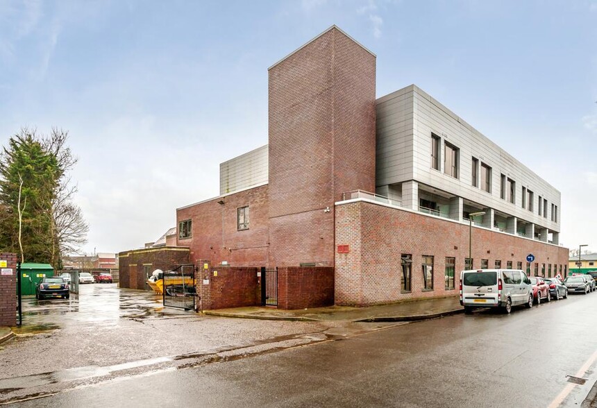 91-105 Staines Rd W, Sunbury On Thames à louer - Photo de l’immeuble – Image 2 sur 4