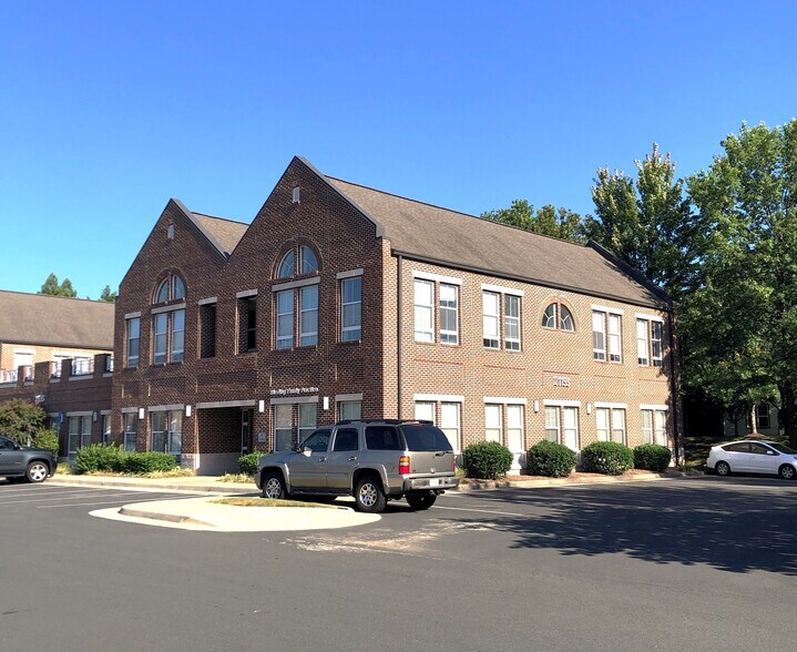 21135 Whitfield Pl, Sterling, VA à vendre - Photo de l’immeuble – Image 2 sur 13
