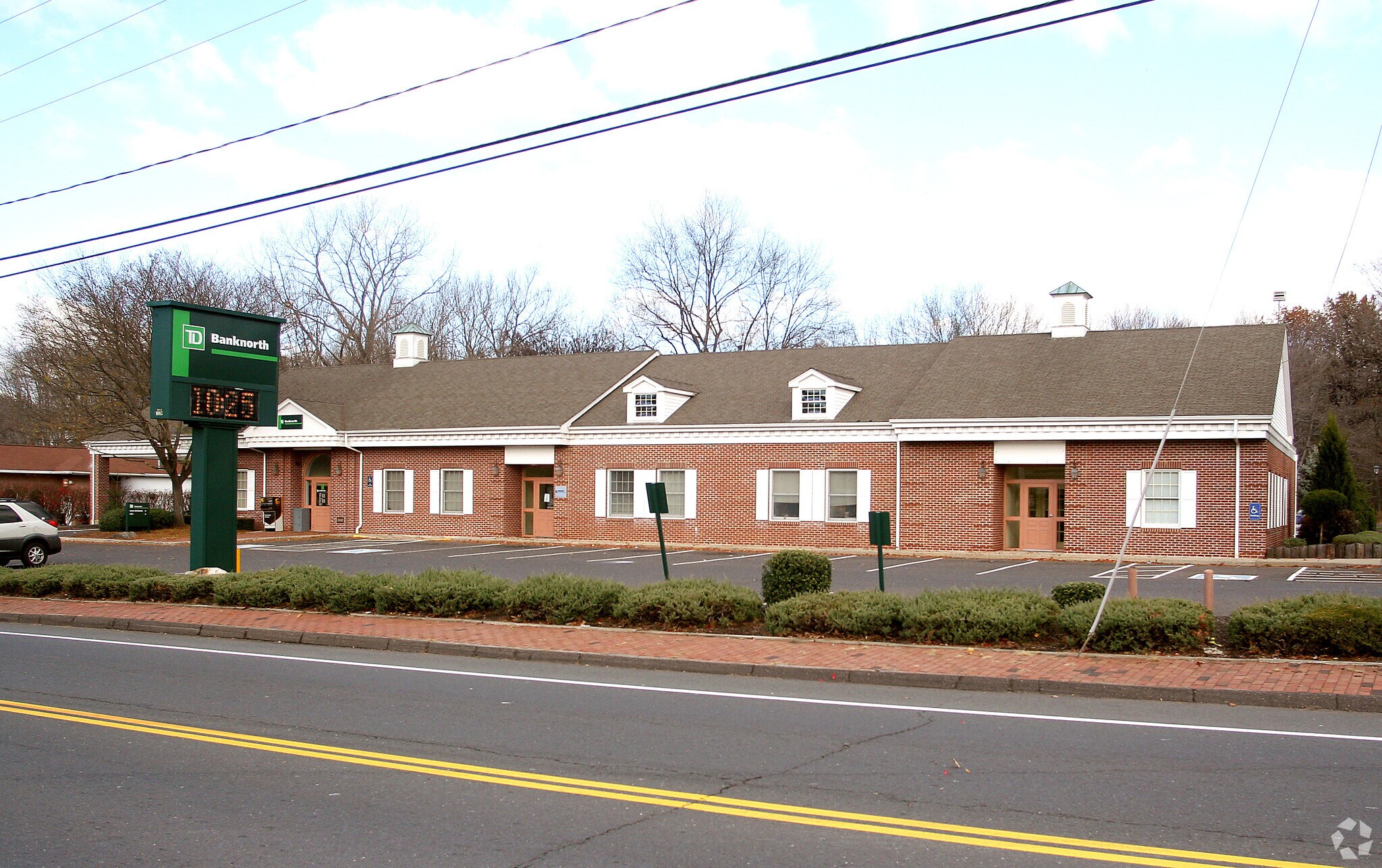 921 Meriden Waterbury Tpke, Plantsville, CT à louer Photo principale– Image 1 sur 10