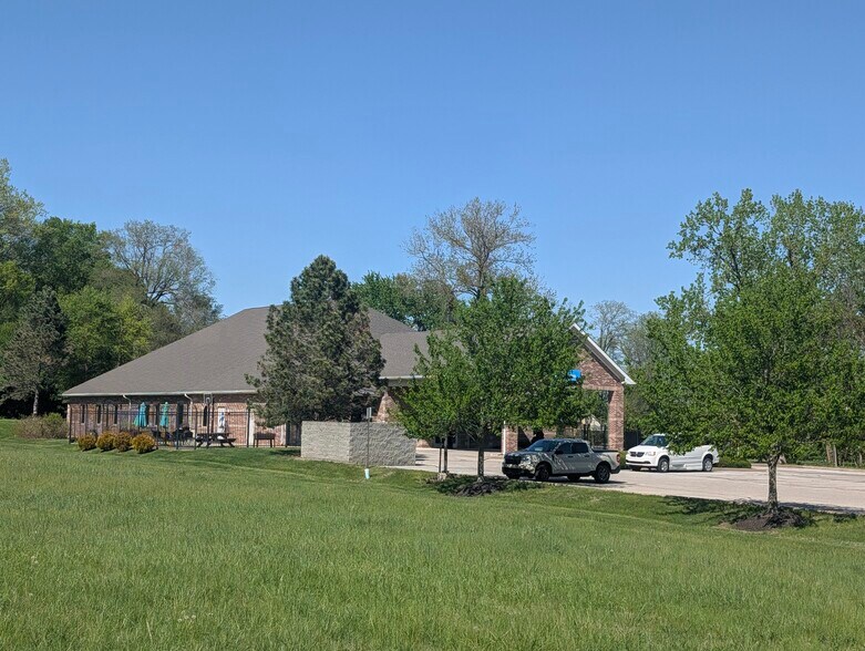 5155 Pennwood Dr, Indianapolis, IN à vendre - Photo de l’immeuble – Image 2 sur 23