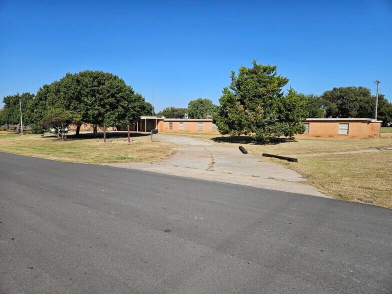 215 W 3rd St, Helena, OK à vendre - Photo principale – Image 1 sur 14
