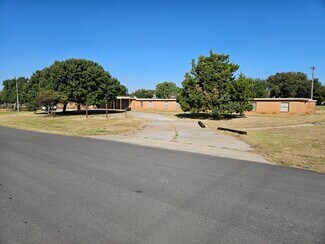 Plus de détails pour 215 W 3rd St, Helena, OK - Santé à vendre
