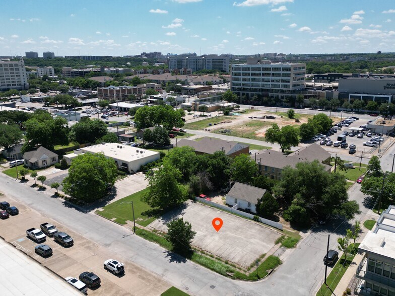 601 Currie St, Fort Worth, TX à vendre - Photo de l’immeuble – Image 2 sur 9