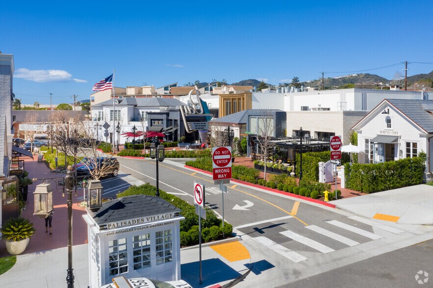 1026 Swarthmore Ave, Pacific Palisades, CA à louer - Photo de l’immeuble – Image 3 sur 4