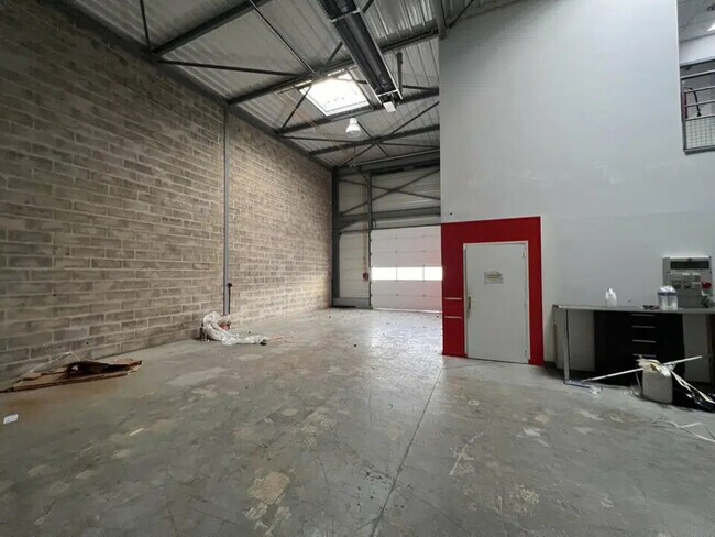 Plus de détails pour Local d'activités à louer