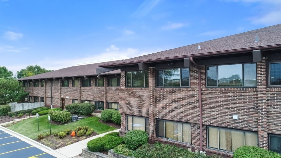 1300 Iroquois Dr, Naperville, IL à louer - Photo de l’immeuble – Image 1 sur 1