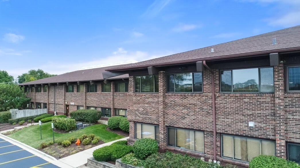 1300 Iroquois Dr, Naperville, IL à louer Photo de l’immeuble– Image 1 sur 2