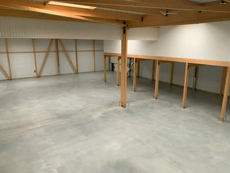 22 Rue Des Freres Lumiere, Saint-Bonnet-de-Mure à louer - Photo de l’immeuble – Image 1 sur 12