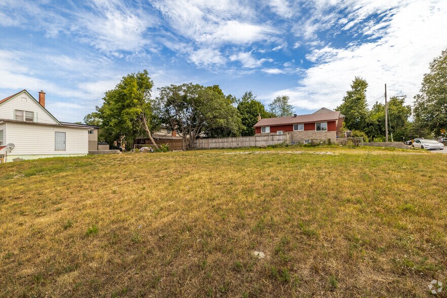 1653 Bank St, Ottawa, ON à louer - Photo de l’immeuble – Image 3 sur 3