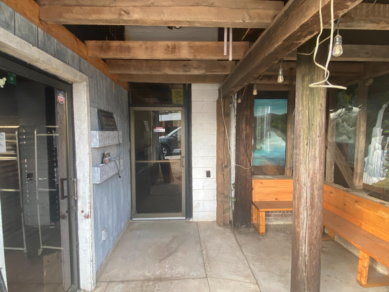 121 Main St, Lovingston, VA à vendre - Photo de l’immeuble – Image 2 sur 27