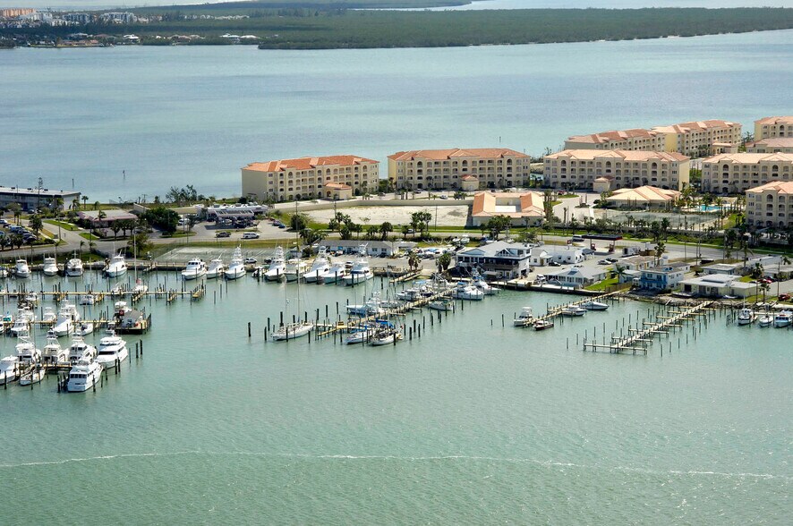 1010 Seaway Dr, Fort Pierce, FL à louer - Photo de l’immeuble – Image 3 sur 9