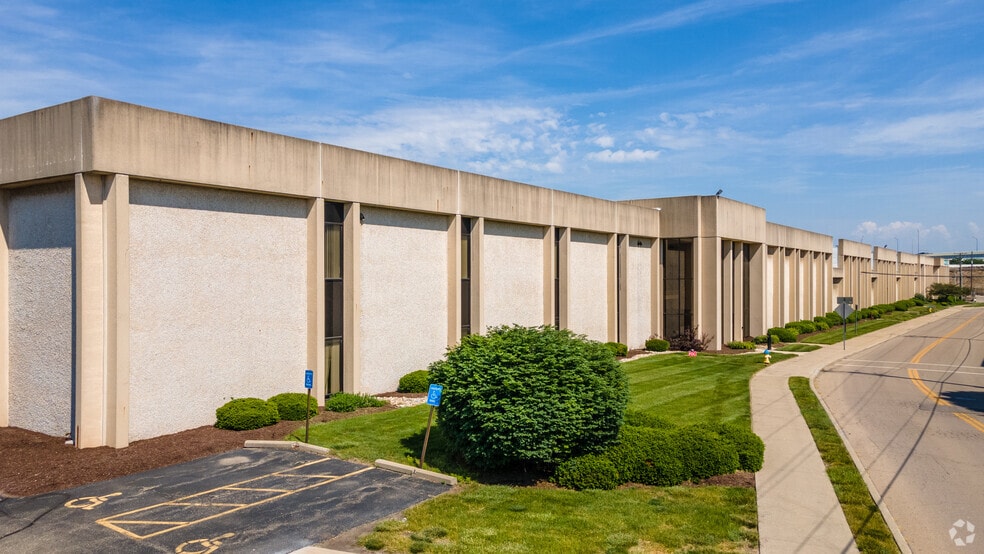 600 Albany St portefeuille de 3 biens à vendre sur LoopNet.fr - Photo principale – Image 1 sur 3