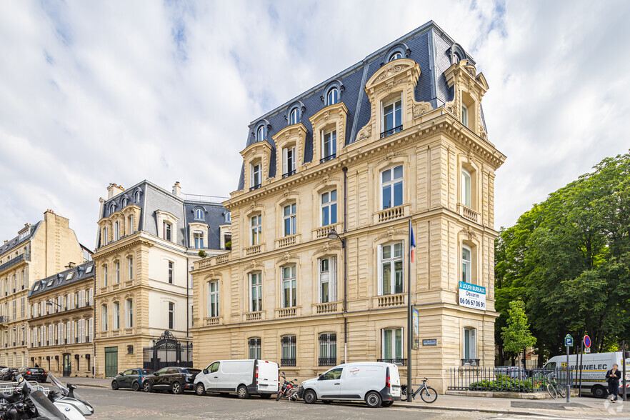 1 Avenue Franklin D. Roosevelt, Paris à louer - Photo de l’immeuble – Image 2 sur 4