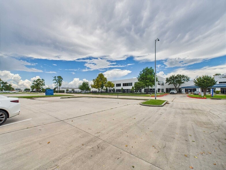 14141 Interdrive, Houston, TX à louer - Photo de l’immeuble – Image 3 sur 14