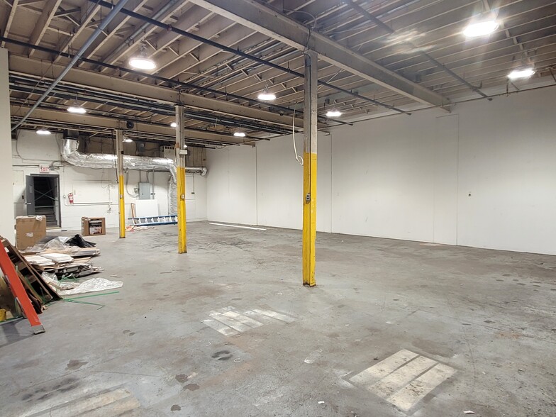 240-248 Simpson Ave S, Clarington, ON à louer - Photo de l’immeuble – Image 1 sur 28