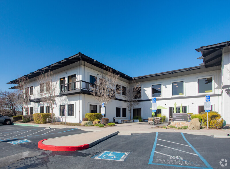 40 Ragsdale Dr, Monterey, CA à louer - Photo de l’immeuble – Image 3 sur 6