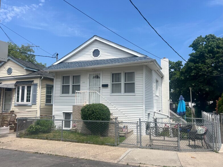 2811 Haring St, Brooklyn, NY à vendre - Photo de l’immeuble – Image 2 sur 29