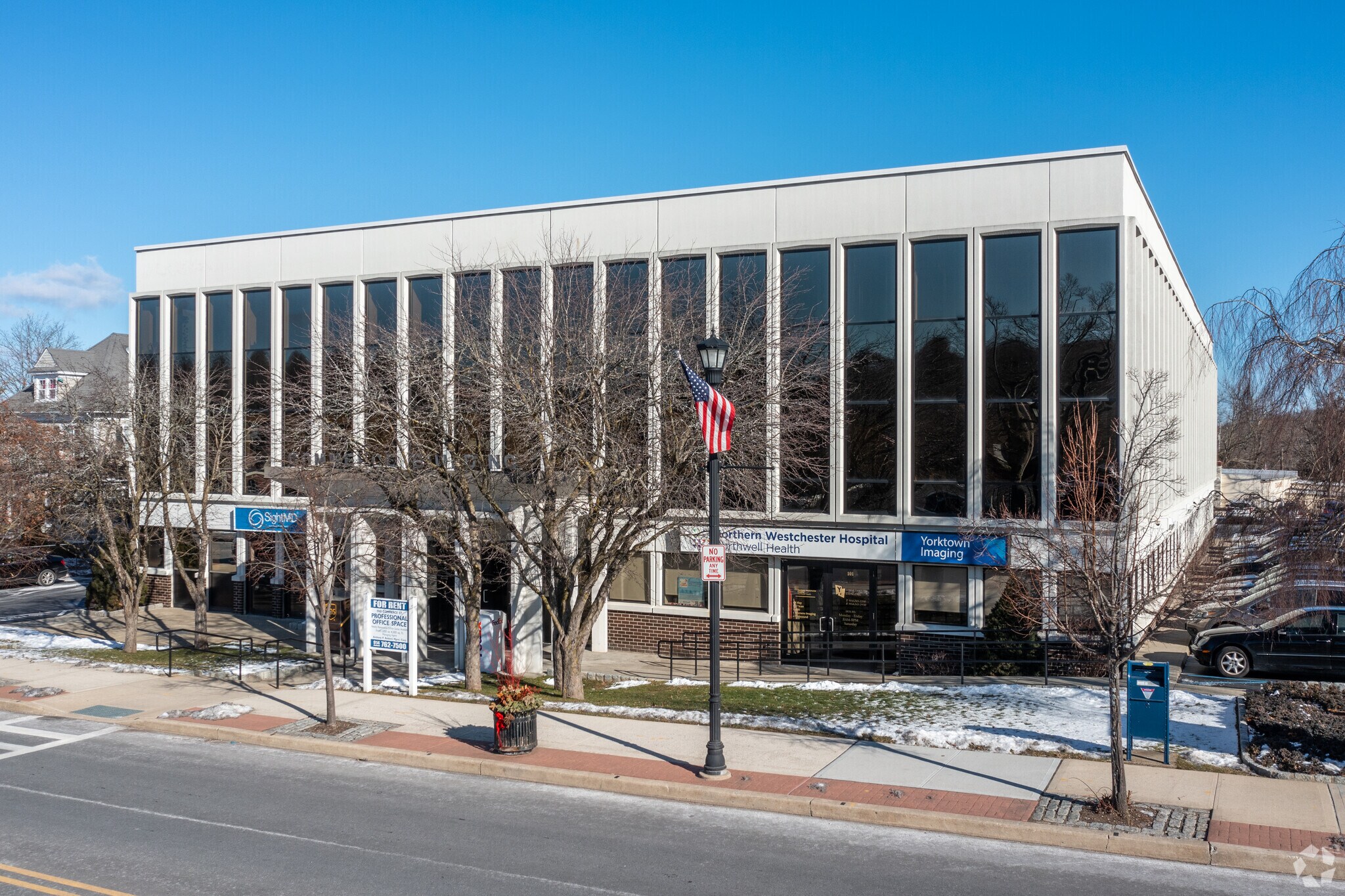 1940 Commerce St, Yorktown Heights, NY à louer Photo principale– Image 1 sur 17