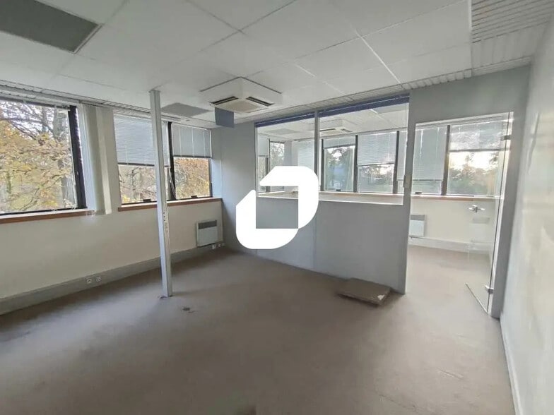 Bureau dans Jouy-en-Josas à louer - Photo de l’immeuble – Image 3 sur 17