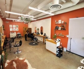 10123 121 St NW, Edmonton, AB à louer Photo intérieure– Image 2 sur 7