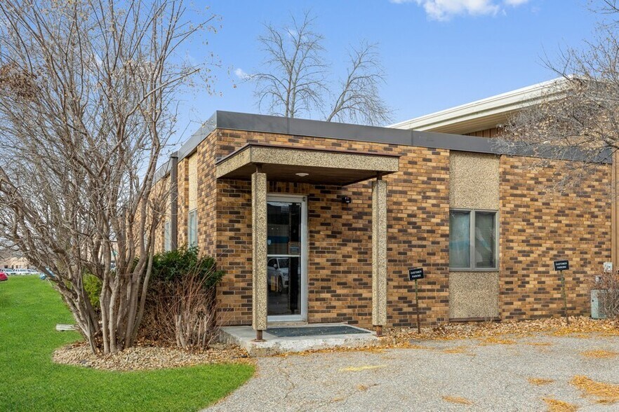 725 Spiral Blvd, Hastings, MN à louer - Photo de l’immeuble – Image 2 sur 4