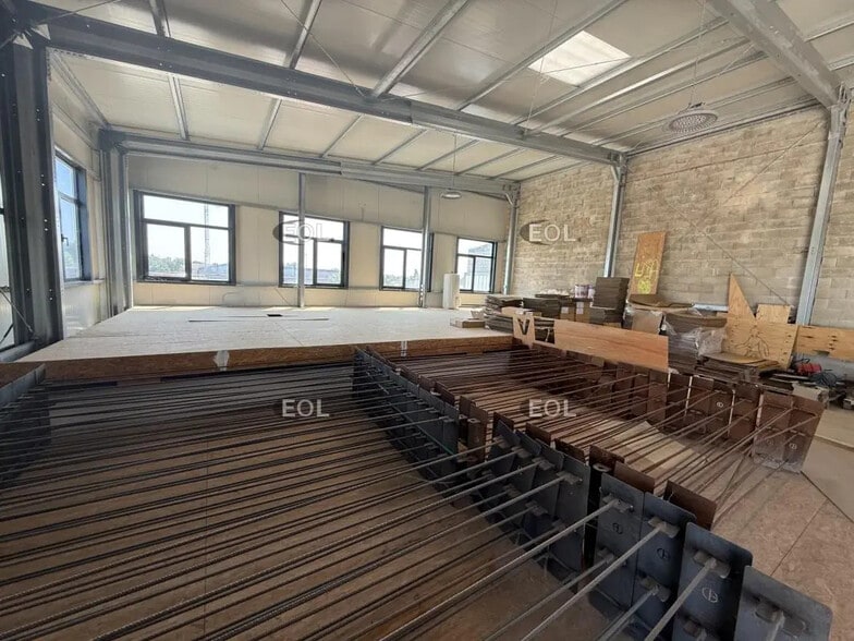 Local d'activités dans Rozay-en-Brie à vendre - Photo de l’immeuble – Image 3 sur 6