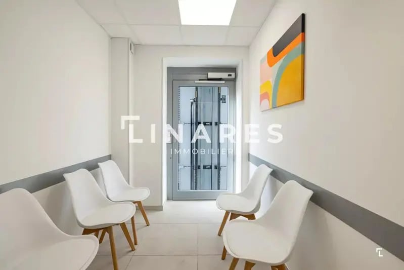 Bureaux/Médical dans Marignane à louer - Photo intérieure – Image 2 sur 9