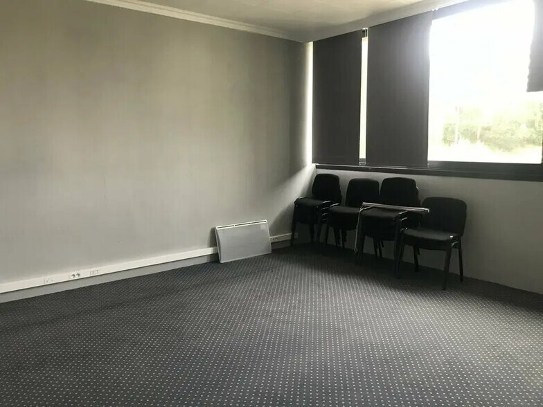 Bureau dans Grâces à louer - Photo de l’immeuble – Image 3 sur 8