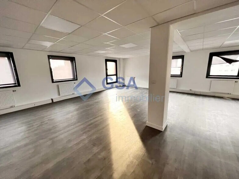 Bureau dans Évry-Courcouronnes à louer - Photo de l’immeuble – Image 2 sur 7