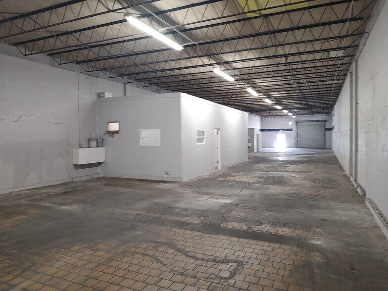 2700 23rd St N, Saint Petersburg, FL à louer - Photo de l’immeuble – Image 2 sur 7