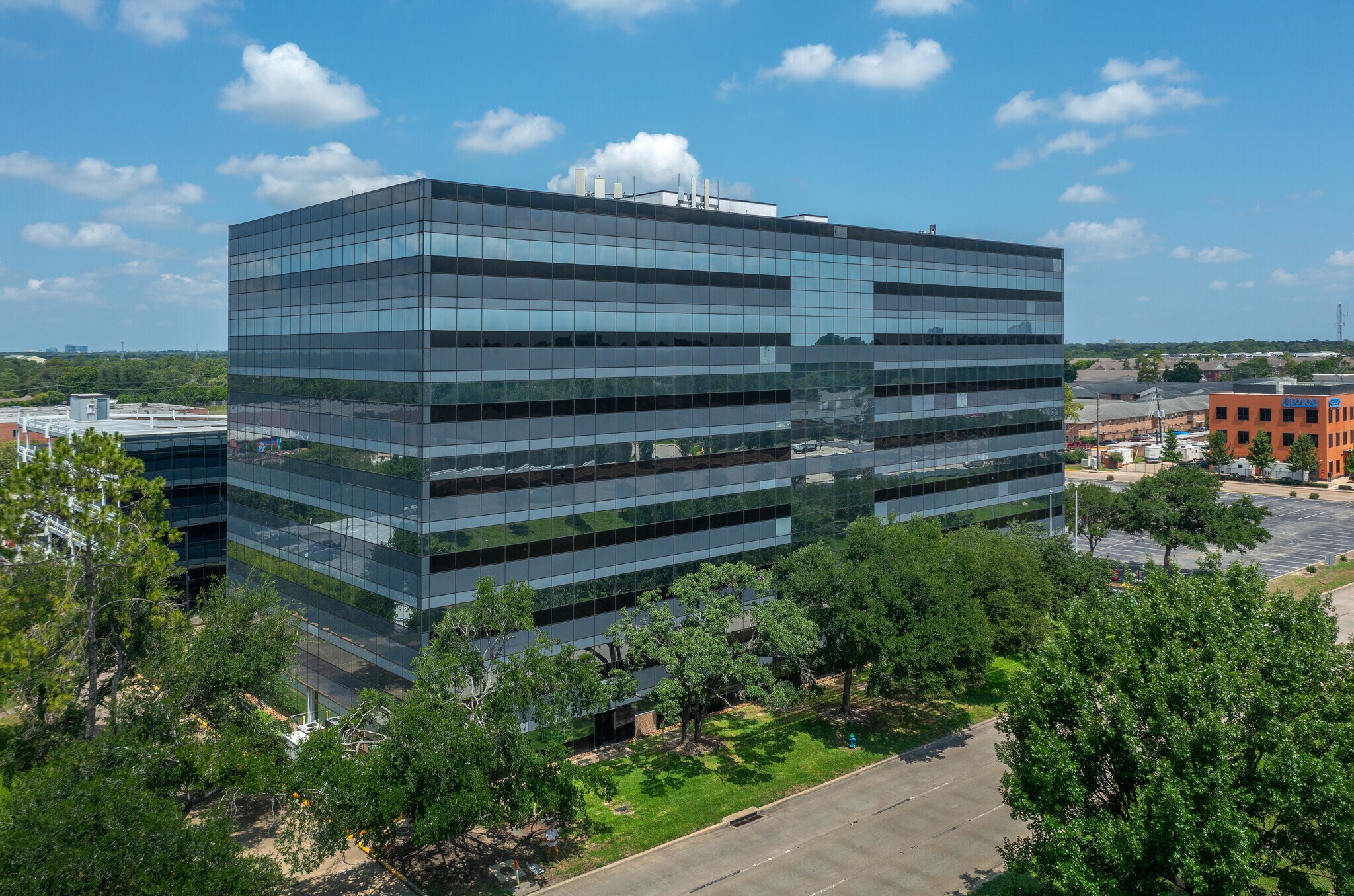 1250 W Sam Houston Pky, Houston, TX à vendre Photo de l’immeuble– Image 1 sur 27