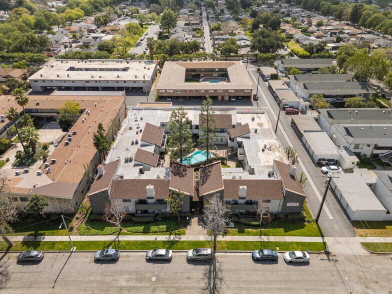 330 Amber Ct, Upland, CA à vendre - Photo de l’immeuble – Image 2 sur 18