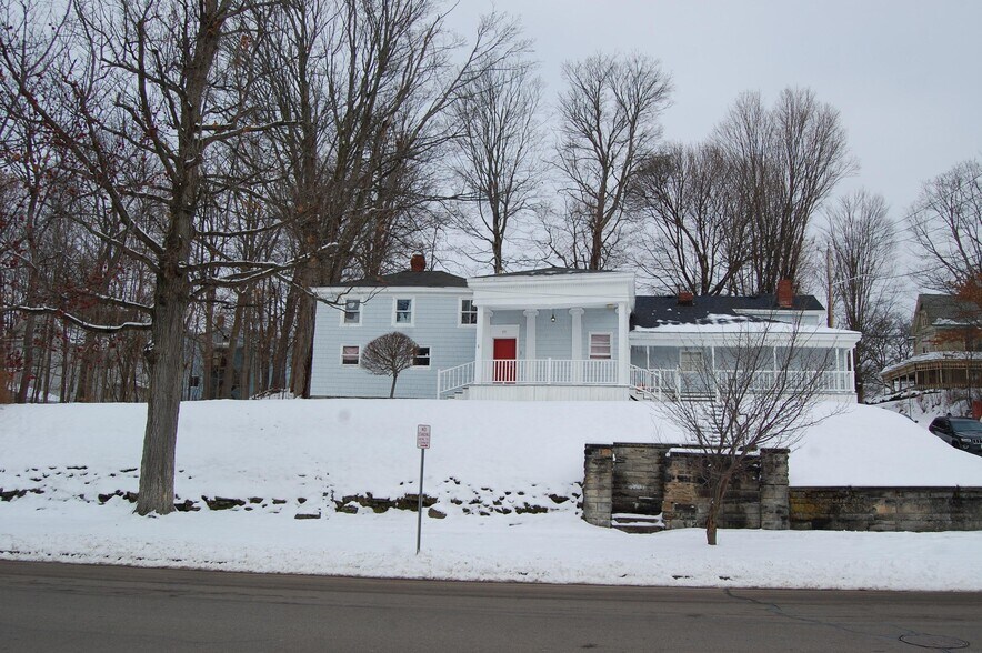 351 E 5th St, Jamestown, NY à vendre - Photo de l’immeuble – Image 2 sur 2