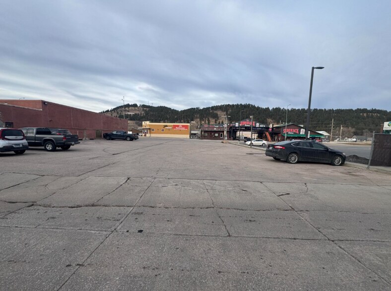 1030 Lazelle St, Sturgis, SD à vendre - Photo de l’immeuble – Image 2 sur 14
