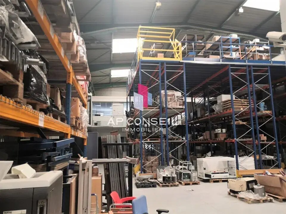 Local d’activités dans Montigny-le-Bretonneux à louer Photo intérieure– Image 1 sur 3