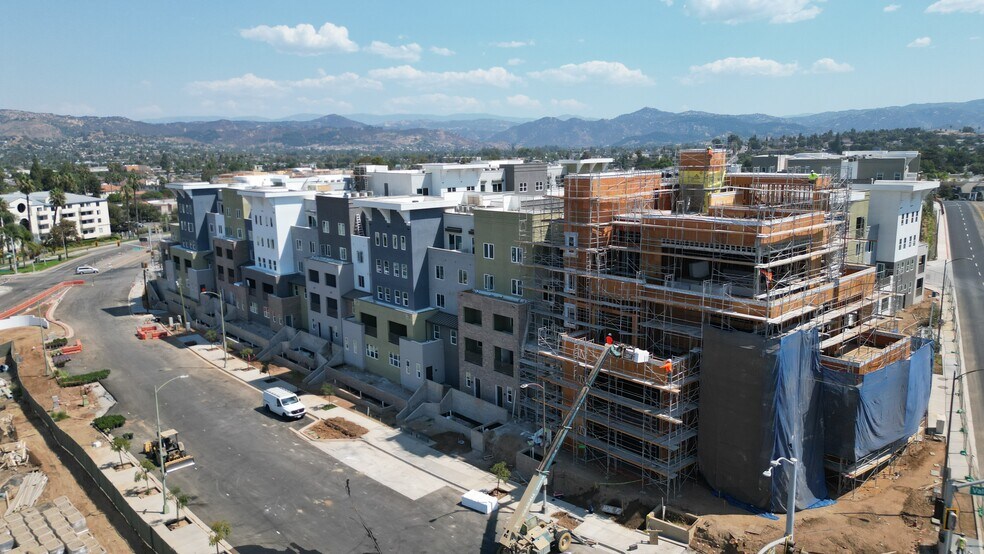 625 E Grand Ave, Escondido, CA à louer - Photo de l’immeuble – Image 2 sur 3