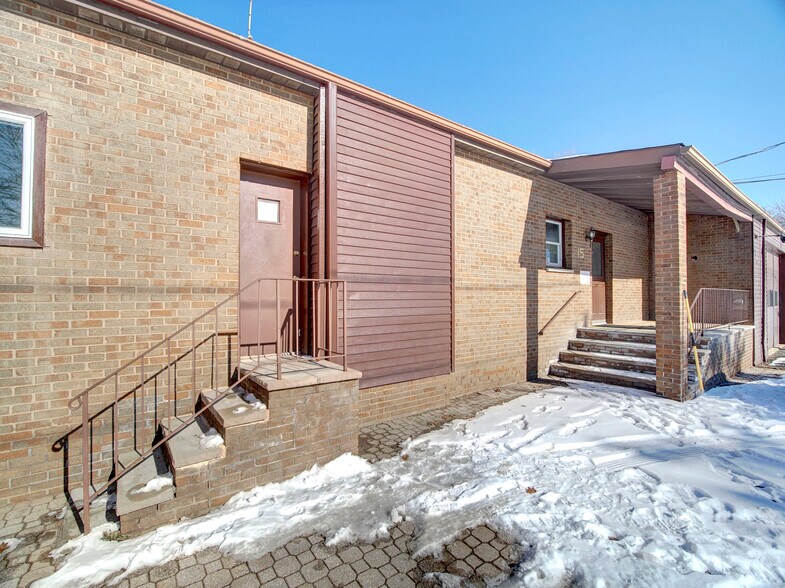 15 High St, White House Station, NJ à vendre - Photo de l’immeuble – Image 2 sur 31