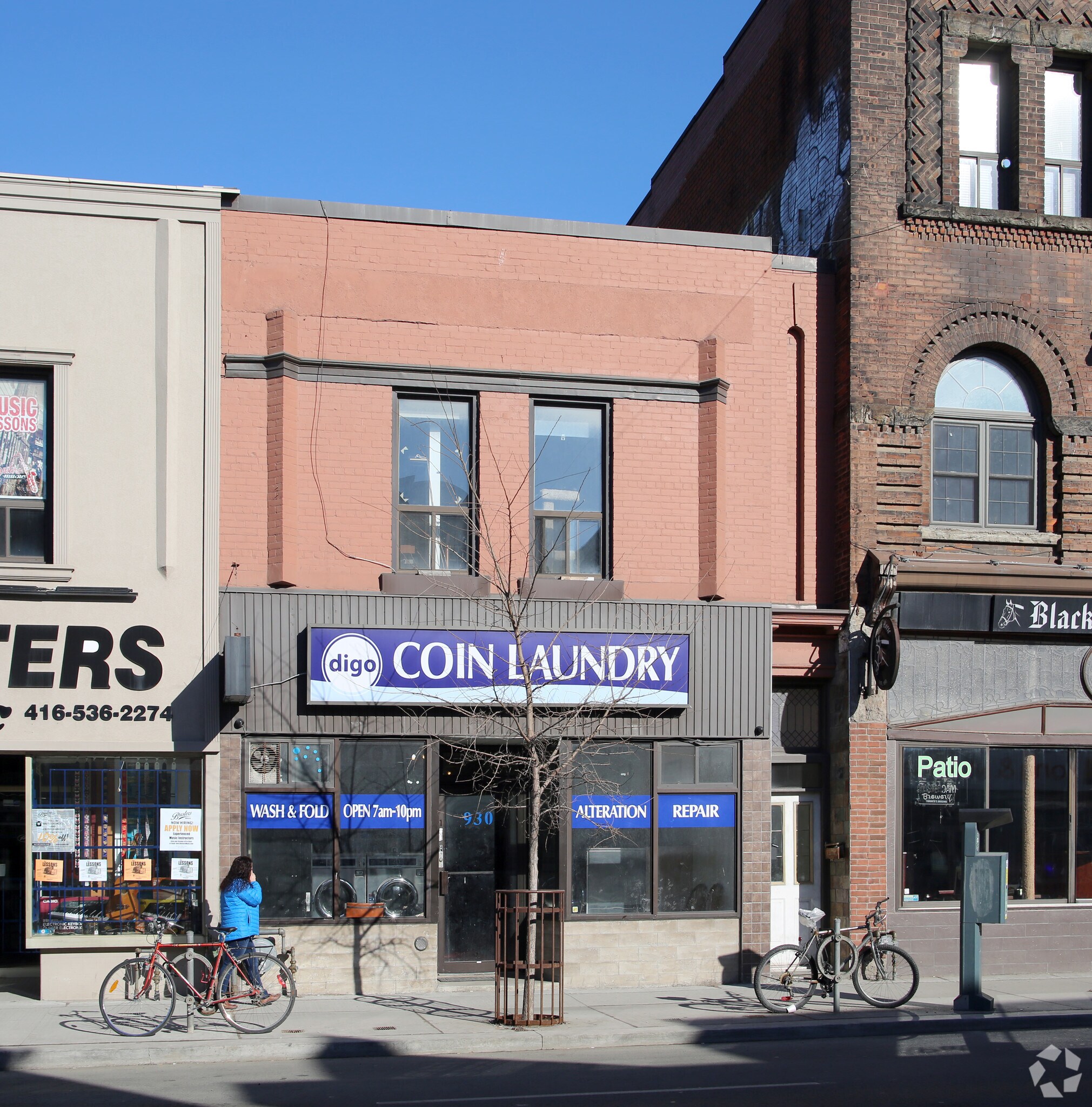 930 Bloor St W, Toronto, ON à louer Photo principale– Image 1 sur 3