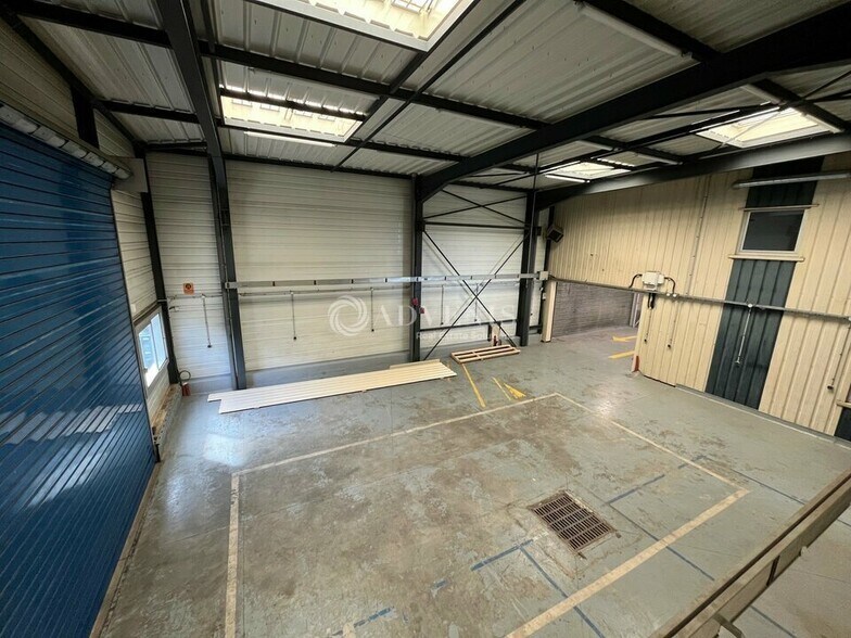 54 Rue Des Artisans, Buc à louer - Photo intérieure – Image 3 sur 7