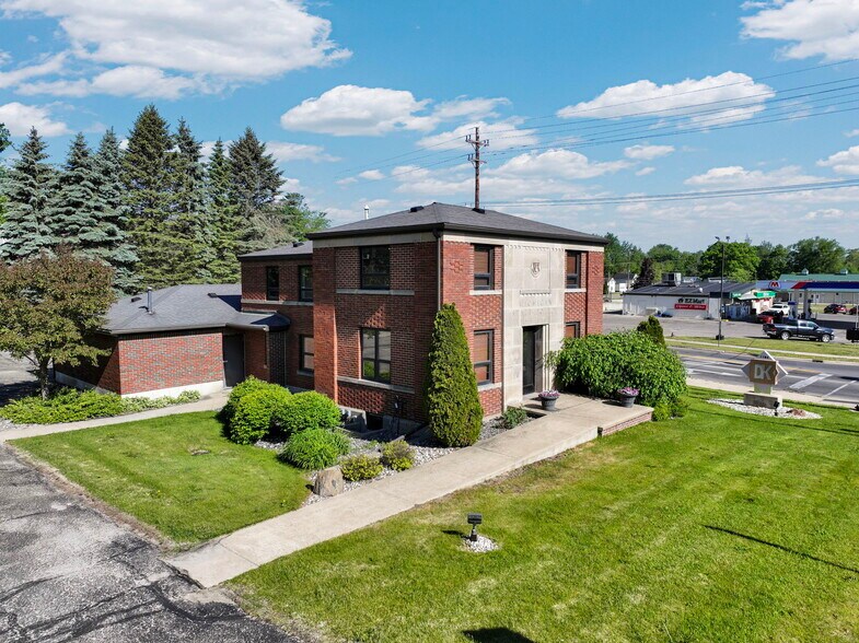 1104 S Mitchell St, Cadillac, MI à vendre - Photo de l’immeuble – Image 2 sur 46