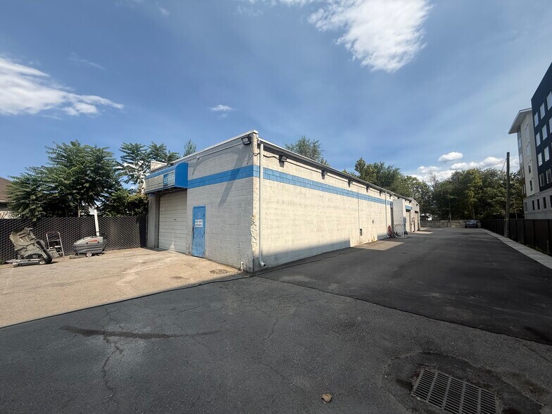3957 S Main St, Salt Lake City, UT à louer - Photo de l’immeuble – Image 1 sur 2