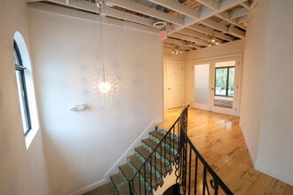 445 NE 56th St, Miami, FL à louer Photo intérieure– Image 1 sur 21